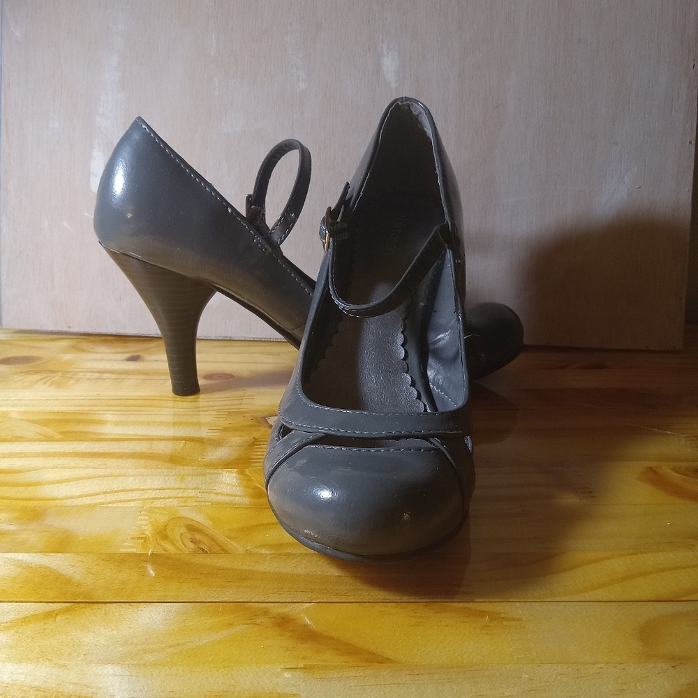 High heel dress shoes